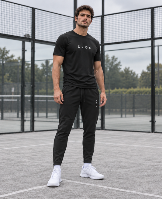 ZYON MOTION BLACK en modelo masculino. Imagen generada para mostrar la equipación.