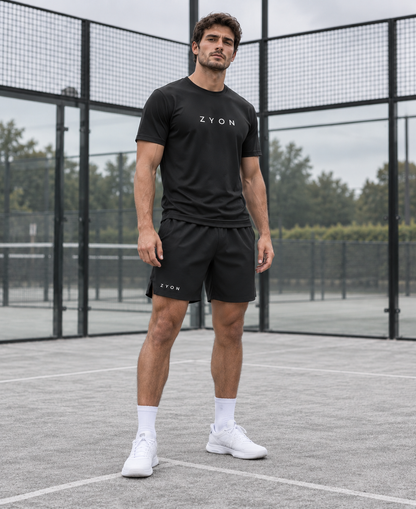 ZYON COURT BLACK en modelo masculino. Imagen generada para mostrar la equipación.